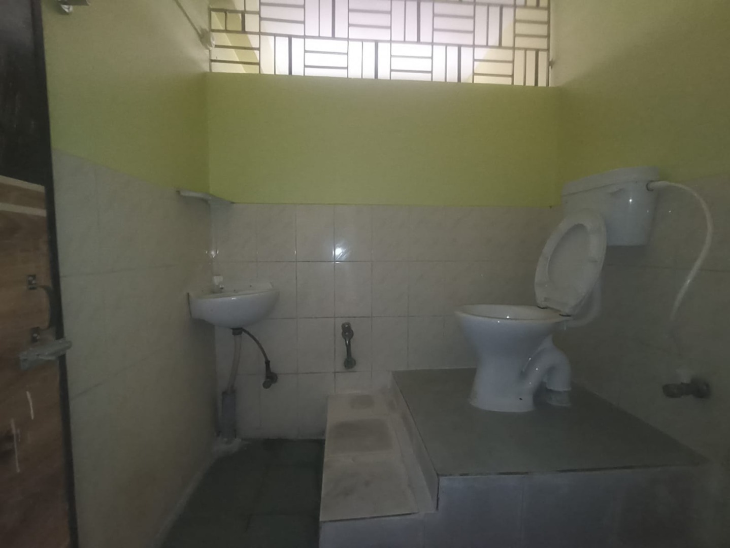 Unfurnished 2bhk in Bamunimaidan, Guwahati, Assam, India for Rent